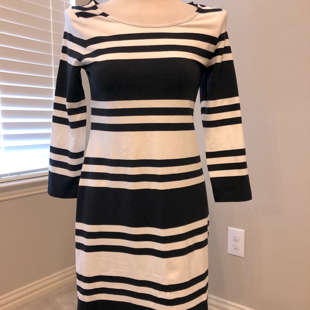 Old Navy small black&white rugby stripe knit dress